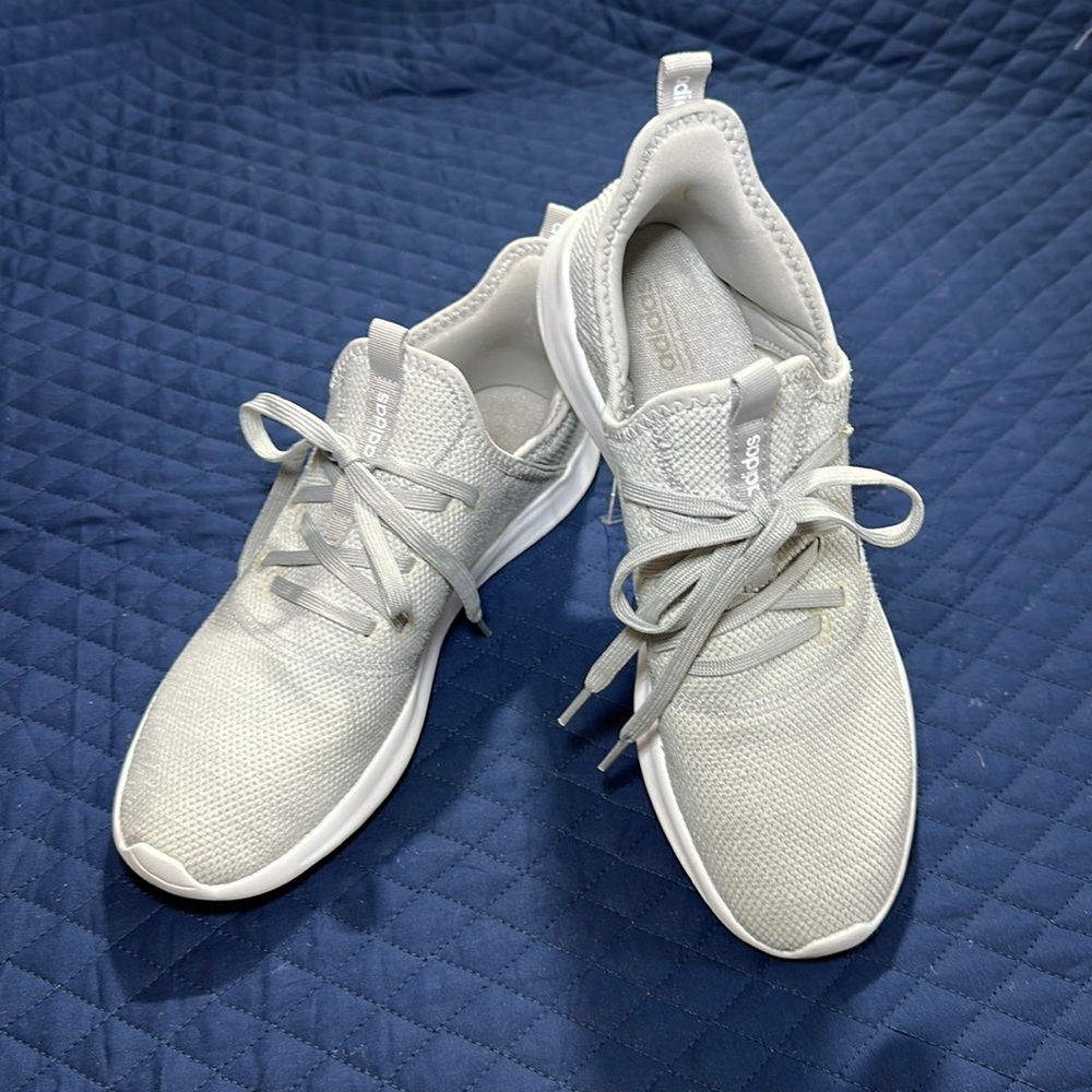 Adidas Cloudfoam Light Gray Sneaker/Tennis/Casual Shoe. Women’s Size 10 Like New